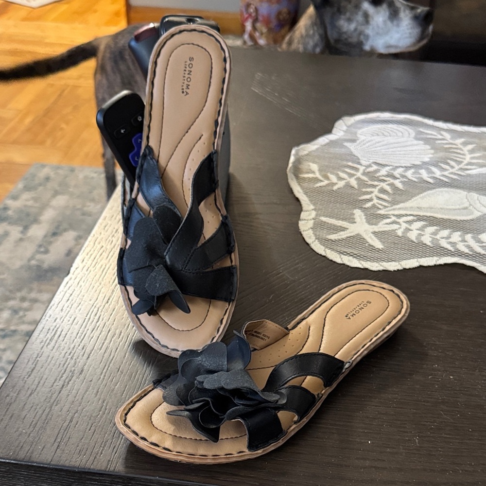 Sonoma Women's Black Sandals with Floral Design